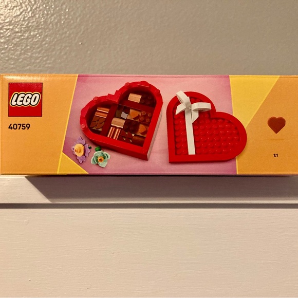 LEGO Valentine’s Day Box - Picture 3 of 6
